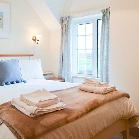 St Cadoc Cottage セント・メリリン エクステリア 写真